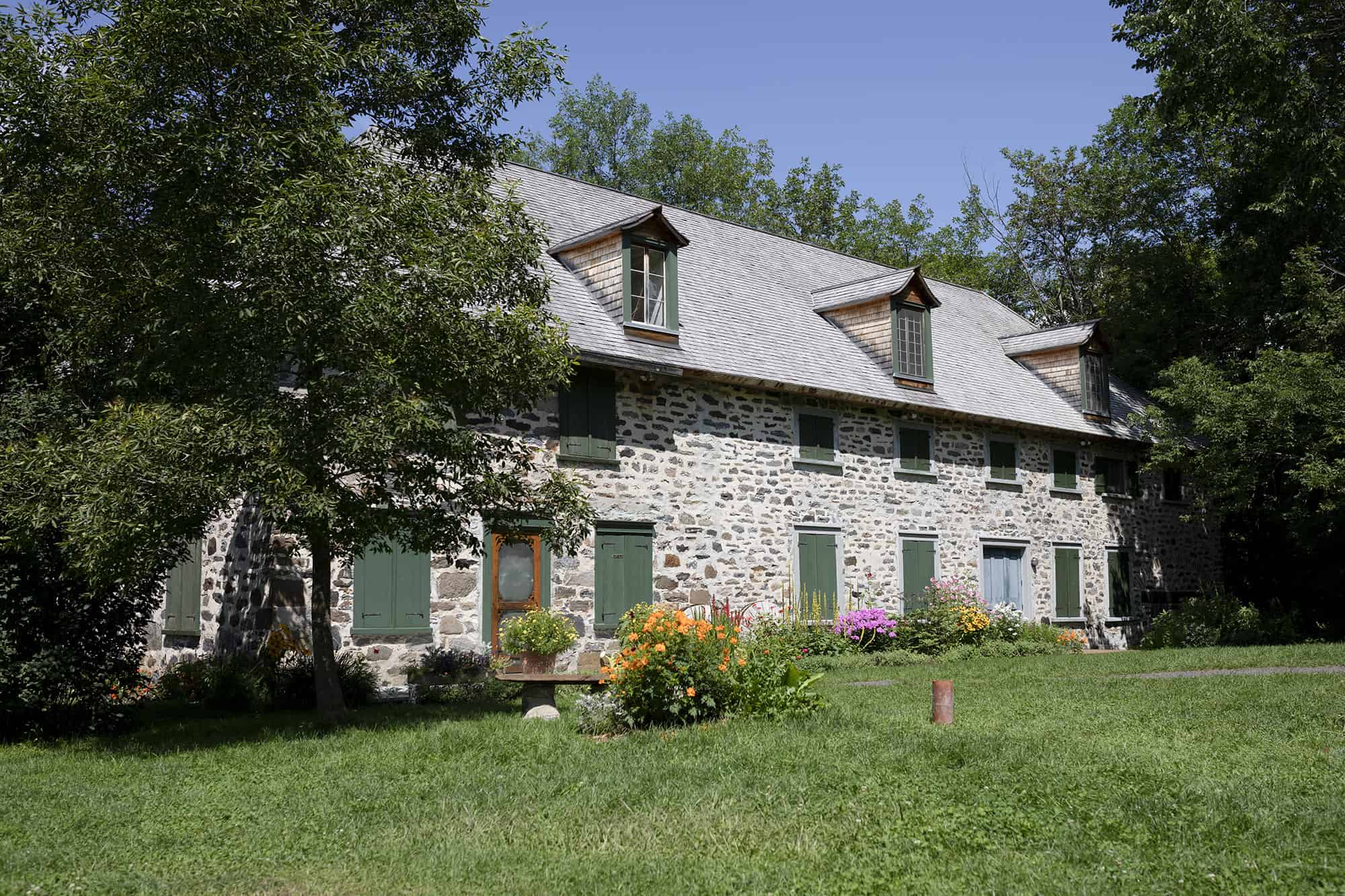 M'établir,M'établir en Lotbinière,Communauté accueillante,Histoire de Lotbinière,Patrimoine local,Saveurs de Lotbinière,Gastronomie régionale,Activités à Lotbinière,Vie communautaire,Paysages variés,18 municipalités Lotbinière,Qualité de vie à Lotbinière,Lieu d'établissement Lotbinière,Terre d'accueil Lotbinière,Culture locale Lotbinière,Attractions touristiques Lotbinière