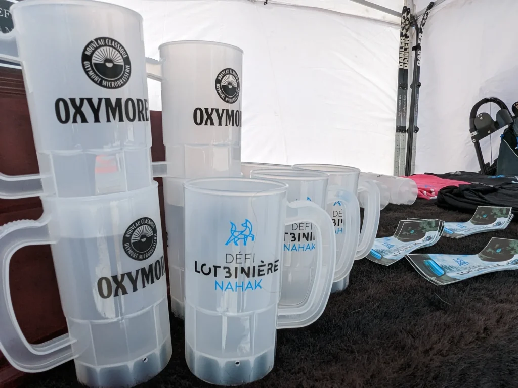 Chopes en plastique avec logos d'événements.
