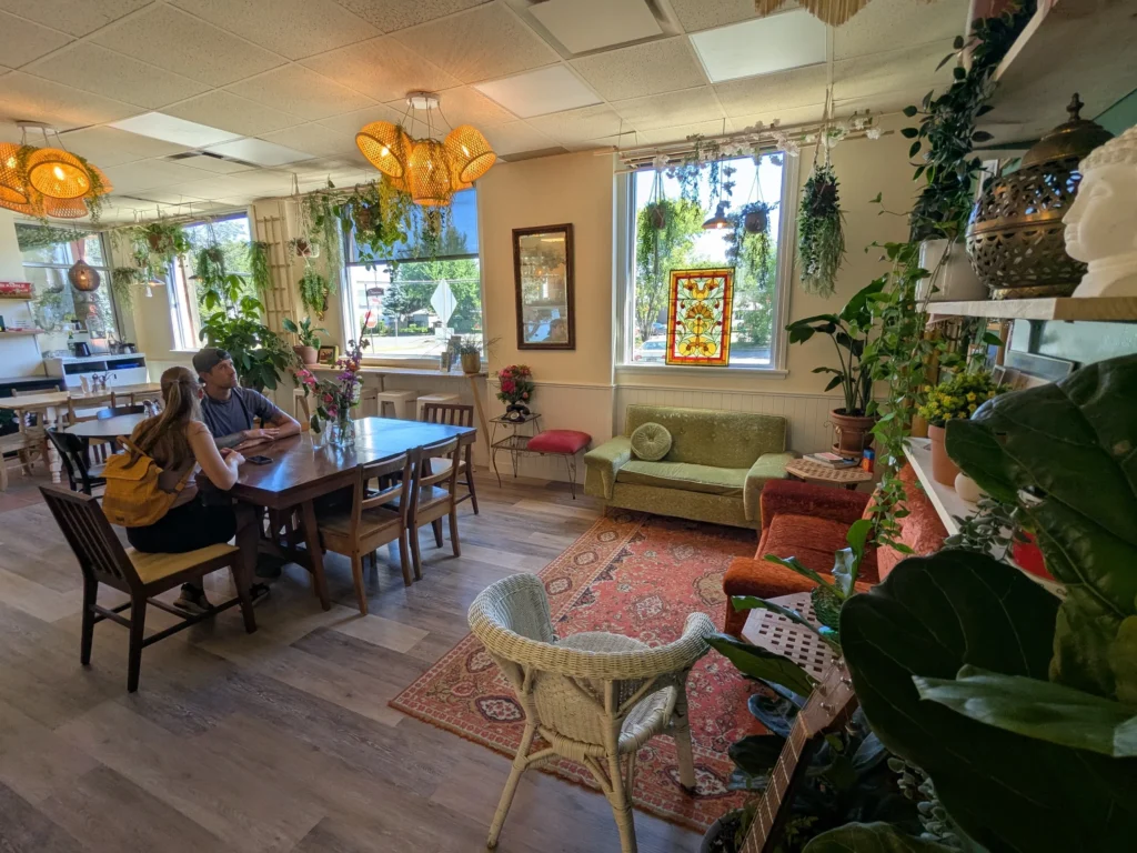 Café ou un thé dans un lieu paisible