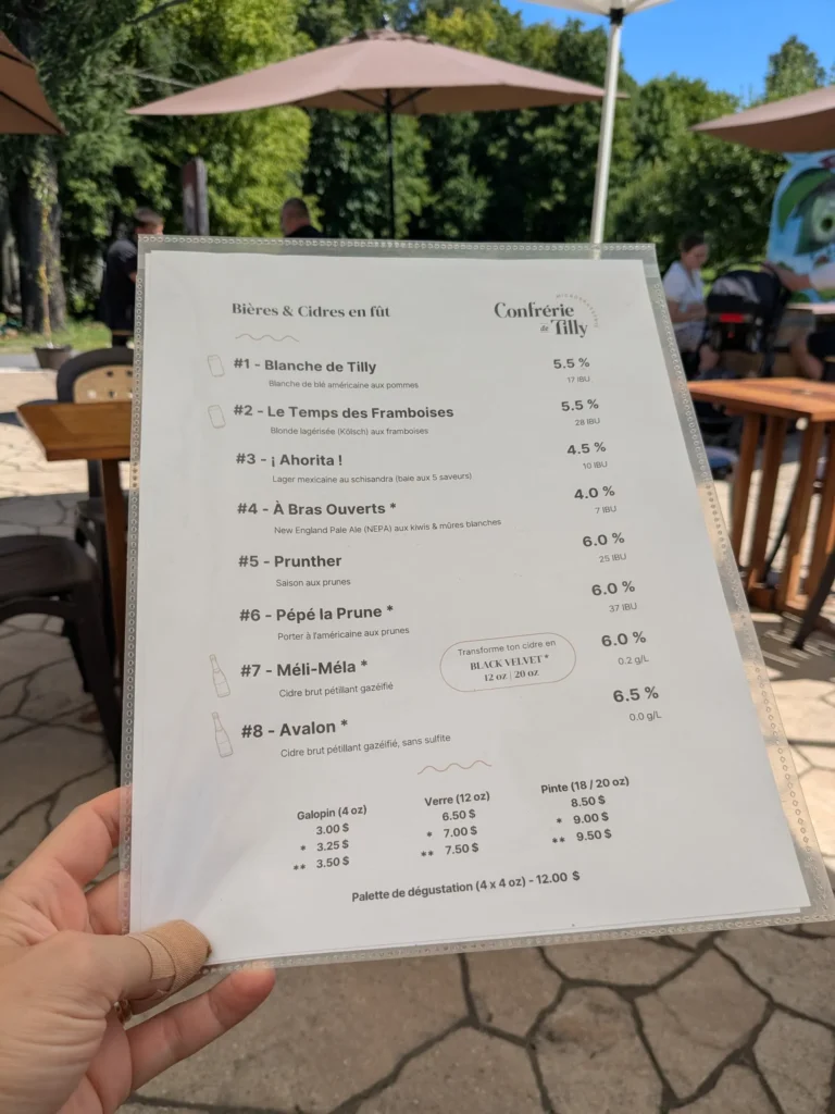 Carte des bières et cidres en terrasse.